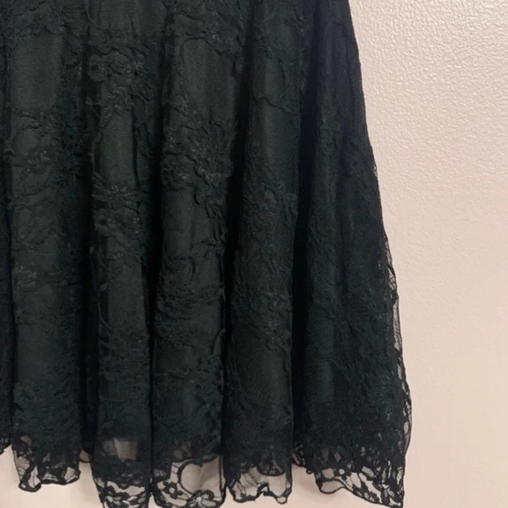 DEB | lace skirt